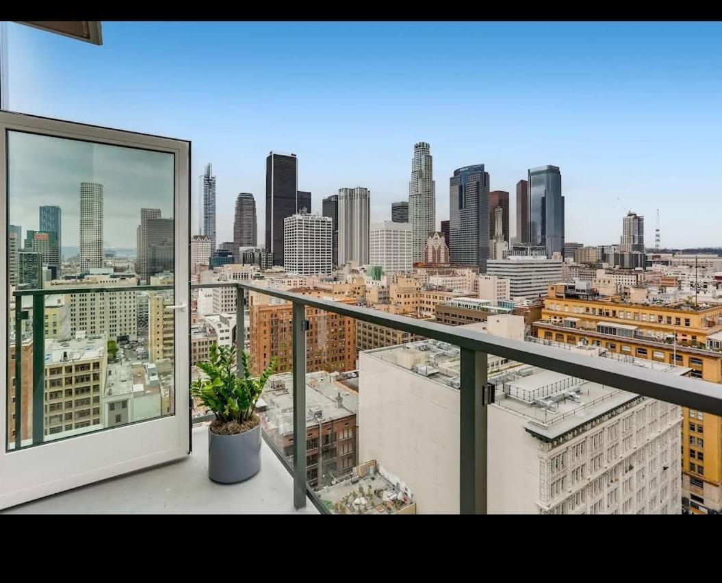 3-bed High-rise With Panoramic Views, Pool & *
