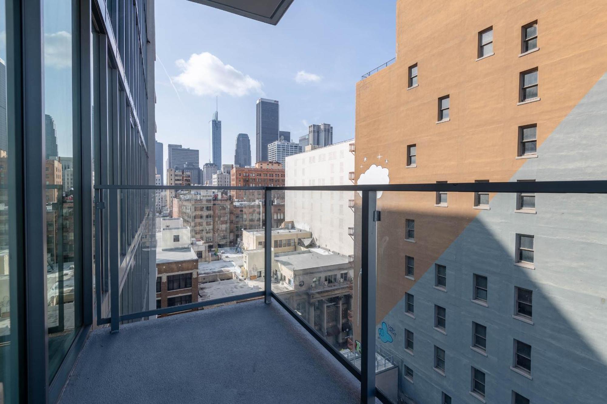 3-bed High-rise With Panoramic Views, Pool & Appartement *