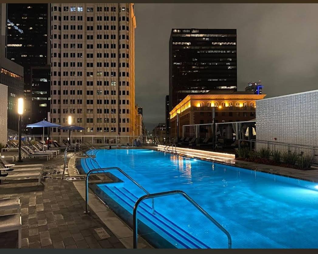 3-bed High-rise With Panoramic Views, Pool & *