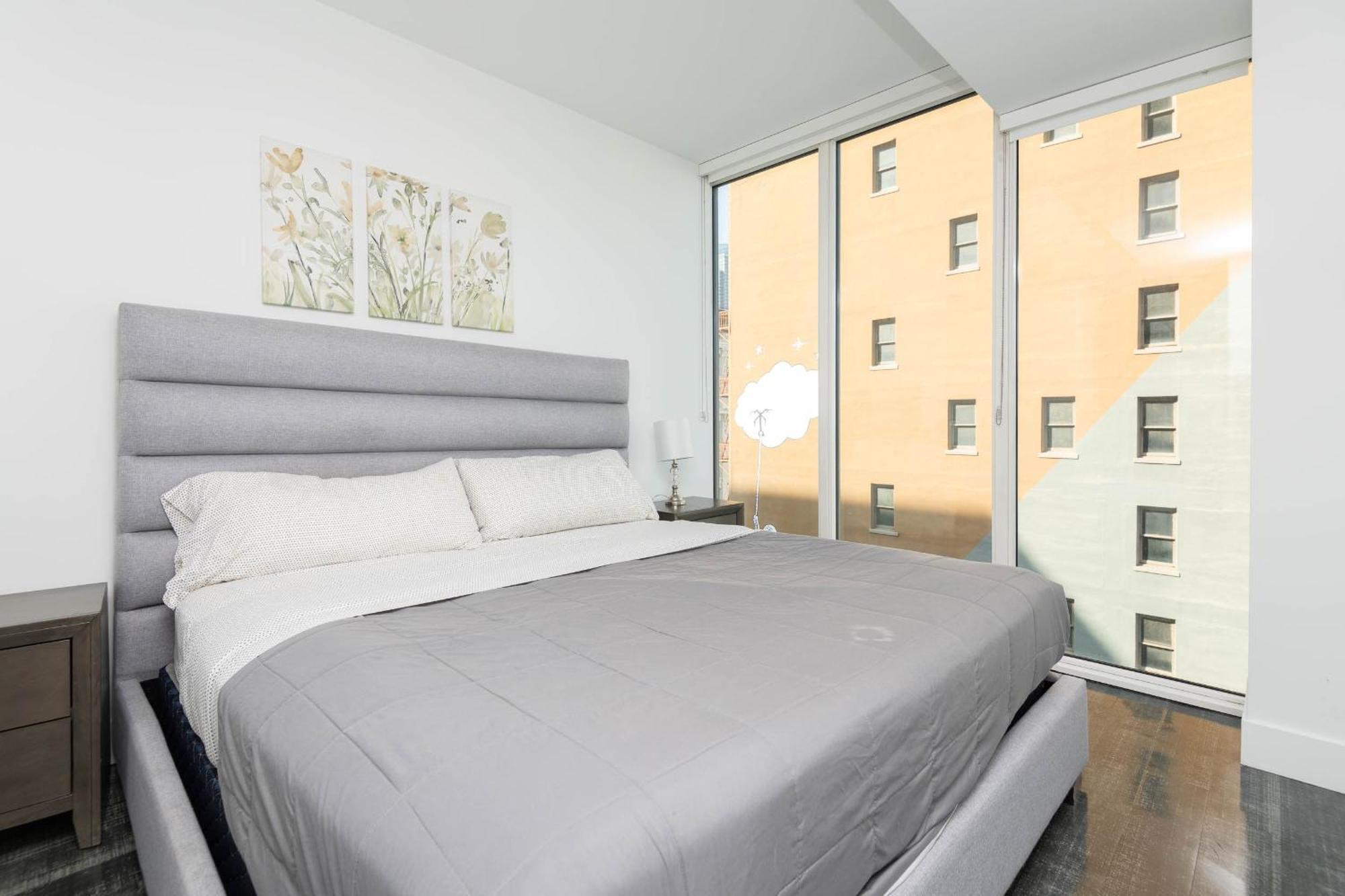 3-bed High-rise With Panoramic Views, Pool & Appartement