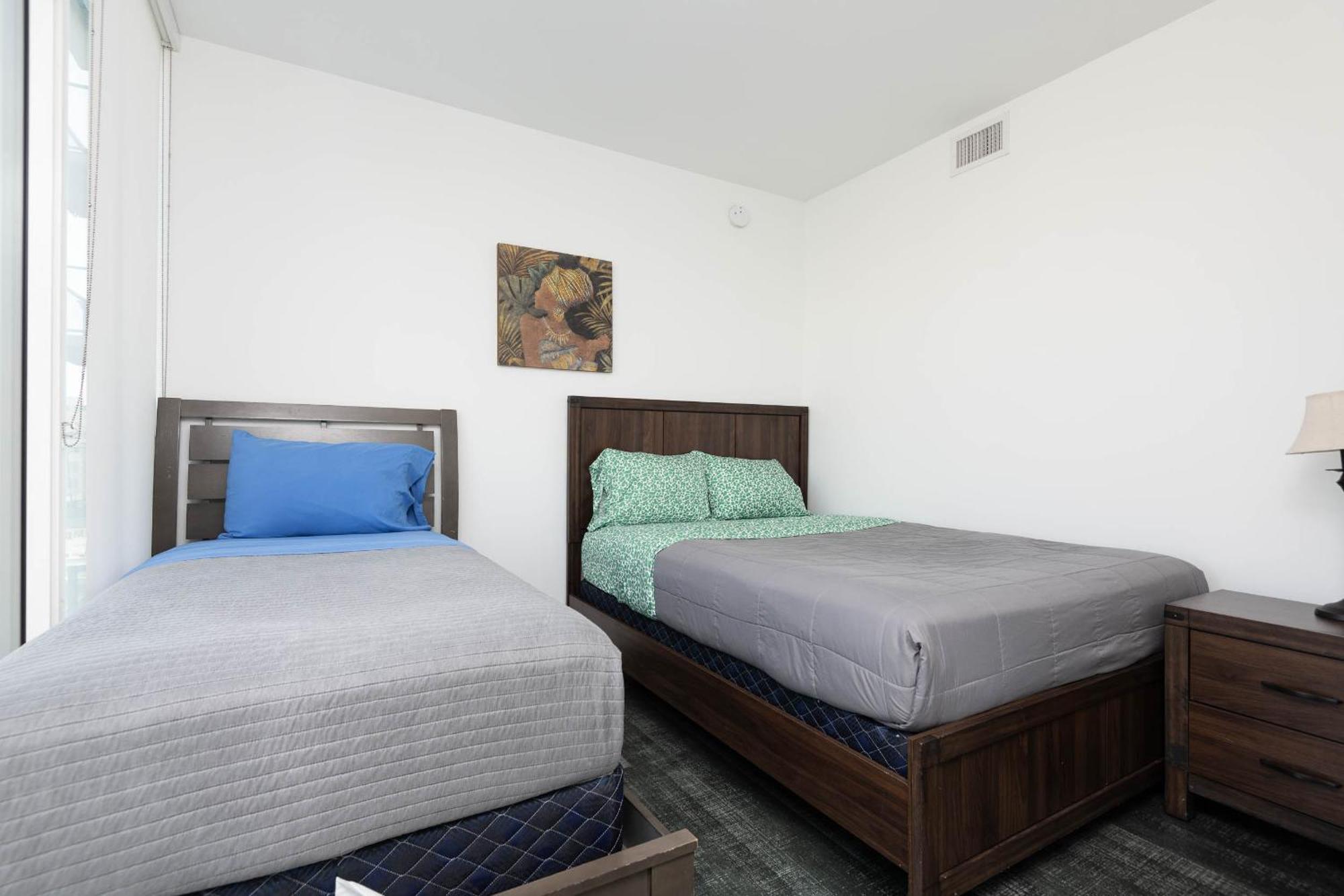3-bed High-rise With Panoramic Views, Pool & Appartement