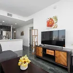 3-Bed High-Rise With Panoramic Views, Pool & Spa